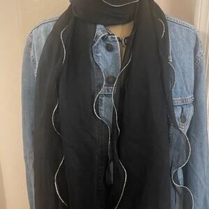 Wrap scarve black with silver trim Italy